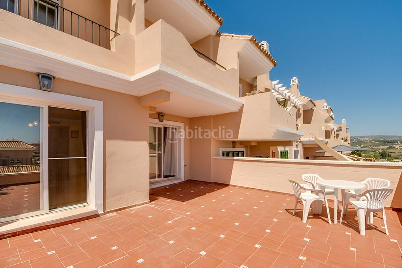 Foto 60cd9511-4a41-48d1-ae55-069a3f7bce1f. Casa a schiera con parcheggio piscina in La Duquesa Manilva