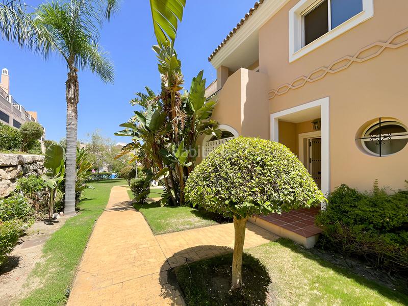 Foto d387d343-74ba-4c0d-a38b-840c9cf464b6. Casa a schiera con parcheggio piscina in La Duquesa Manilva