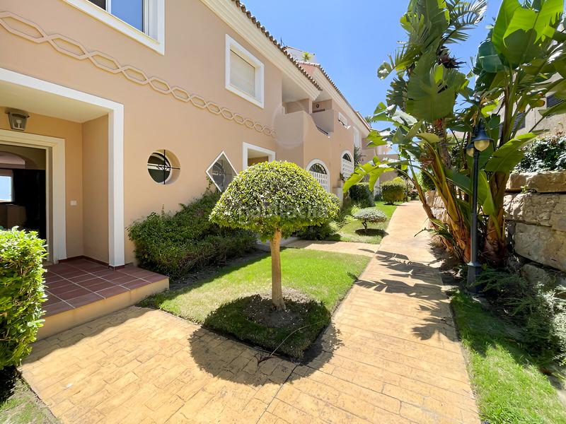Foto e704cdd3-3d9a-4f58-a0e8-1e549b2c1560. Casa a schiera con parcheggio piscina in La Duquesa Manilva