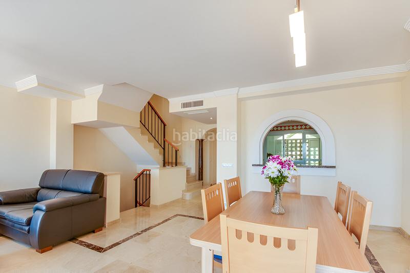 Foto fb2665c1-9ed1-4e3b-8a46-c74171ddc43c. Casa a schiera con parcheggio piscina in La Duquesa Manilva