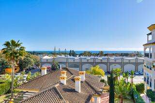Apartament a Puente Romano. Apartamento en planta media en venta en la milla de oro