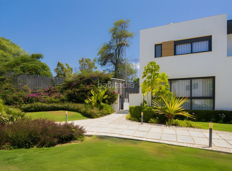 Foto 2a90d302-a86d-400c-8c04-9f51130276bc. Casa a schiera con parcheggio piscina in Nueva Andalucía centro Marbella