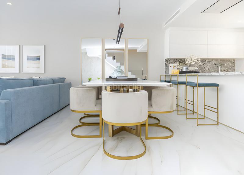 Foto 38b6140c-ddb7-43a2-9708-5fb4308662b7. Casa a schiera con parcheggio piscina in Nueva Andalucía centro Marbella