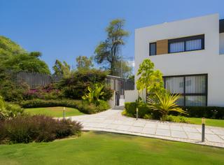 Casa adossada a Nueva Andalucía centro. Adosado en venta en nueva andalucía