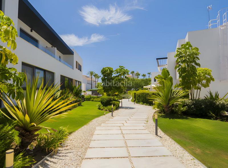 Foto 93252139-5c61-41da-b8e2-83c81ca003c8. Casa a schiera con parcheggio piscina in Nueva Andalucía centro Marbella