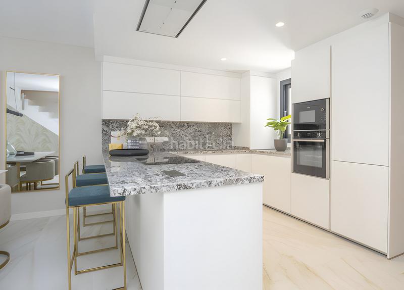 Foto dc552065-b023-4c08-828d-4d7340a8eb32. Casa a schiera con parcheggio piscina in Nueva Andalucía centro Marbella