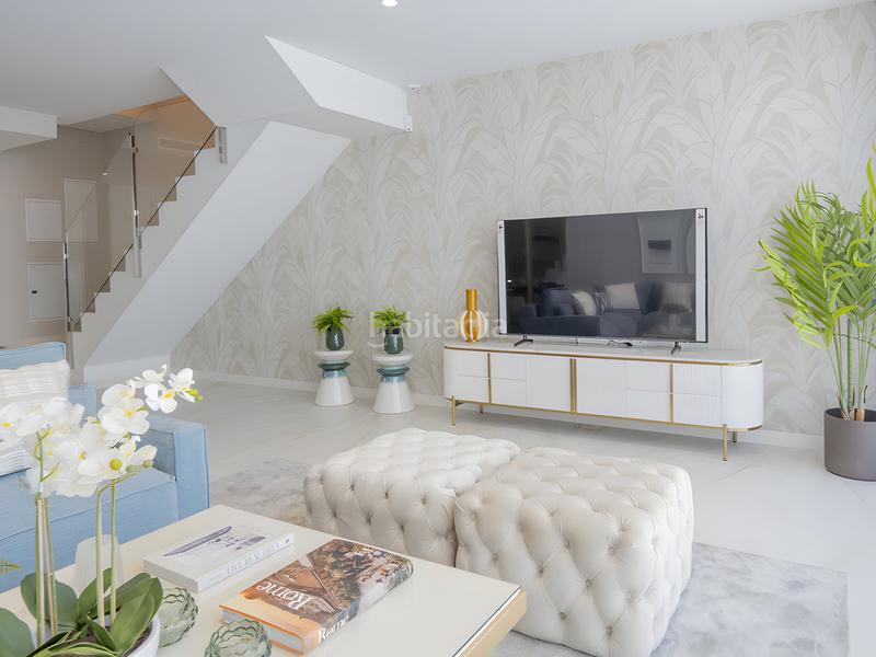 Foto dcecd602-b8d6-4d2e-8b16-1b48f4af5491. Casa a schiera con parcheggio piscina in Nueva Andalucía centro Marbella