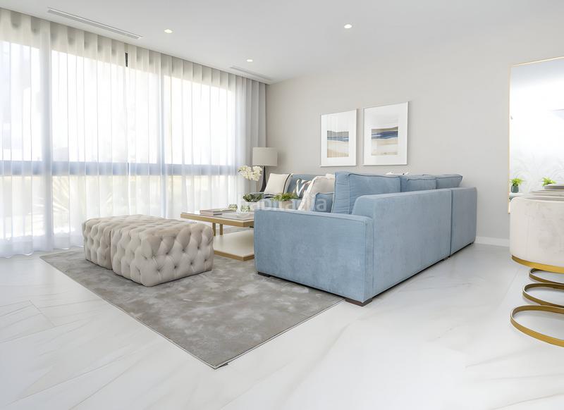 Foto f8069c78-53d0-4dfd-ac18-9ad552b7a9c8. Casa a schiera con parcheggio piscina in Nueva Andalucía centro Marbella