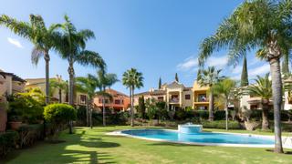 Casa adossada a Puente Romano. Adosado en venta en la milla de oro