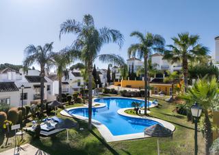 Apartamento en Nueva Andalucía centro. Apartamento en planta media en venta en nueva andalucía