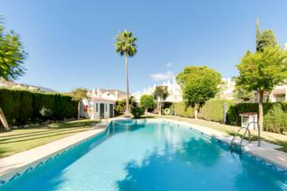 Casa adosada en Nueva Andalucía. Casa adosada en venta en nueva andalucía