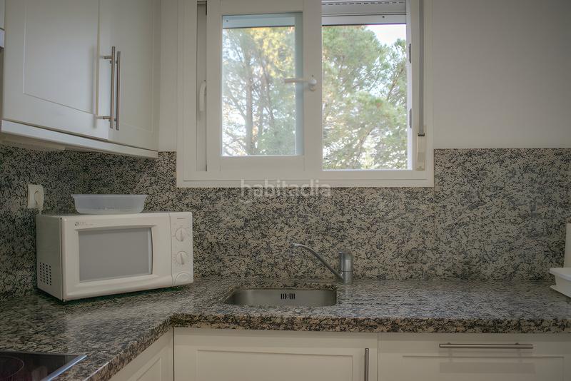 Foto 89cf5175-1e3f-4f64-b2e0-89b7f21e33c1. Planta baja apartamento en planta baja en venta en Río Real en Marbella