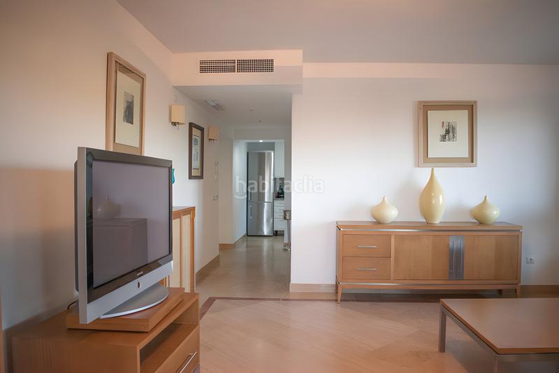 Foto 9351d7cd-78bc-4157-b95c-c123cc8464fe. Planta baja apartamento en planta baja en venta en Río Real en Marbella