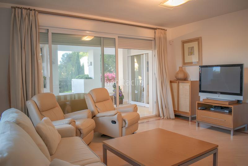 Foto 9526d1b6-b0f3-4335-b04a-adba2d2dd4f3. Planta baja apartamento en planta baja en venta en Río Real en Marbella