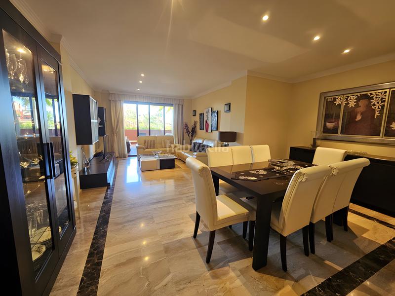 Foto f974e4a6-7f86-4c60-a062-7c49ec995699. Apartamento  en planta media en venta en nueva milla de oro en Estepona