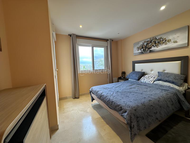 Foto 372c83b6-ab60-48d3-9787-34d2b868f9a6. Apartamento  en última planta en venta en Estepona