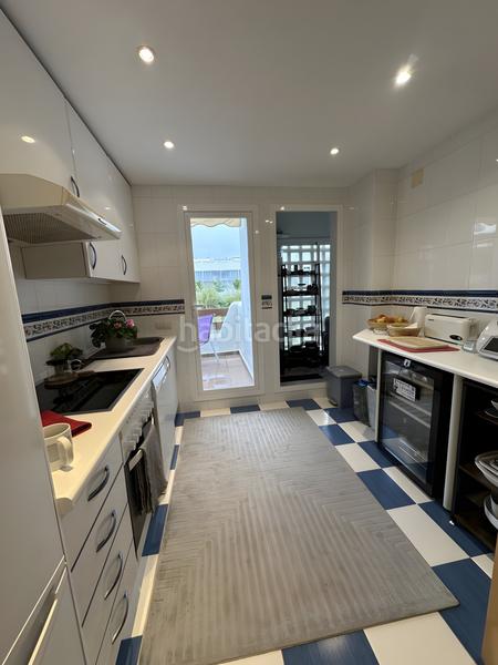 Foto d6ba05cb-9e81-4260-a82f-fa3f2ab644a2. Apartamento  en última planta en venta en Estepona