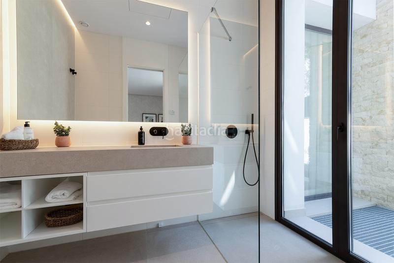 Foto d5de387b-6ea1-4fb9-a497-3ce90e2c3544. Casa amb aparcament piscina a Puente Romano Marbella