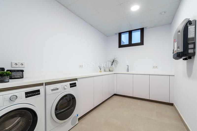 Foto f8c2c4e7-aa05-4555-bb4a-9d0318df4566. Casa amb aparcament piscina a Puente Romano Marbella