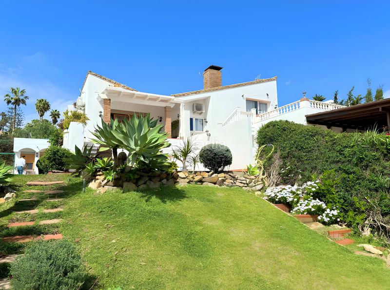 Foto 73b37795-d84b-4283-98e4-d712fca3998a. Casa pareada  en venta en Centro Estepona