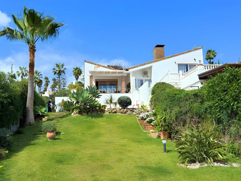 Foto 9331923e-169b-410e-8829-f7bb34bff380. Casa pareada  en venta en Centro Estepona