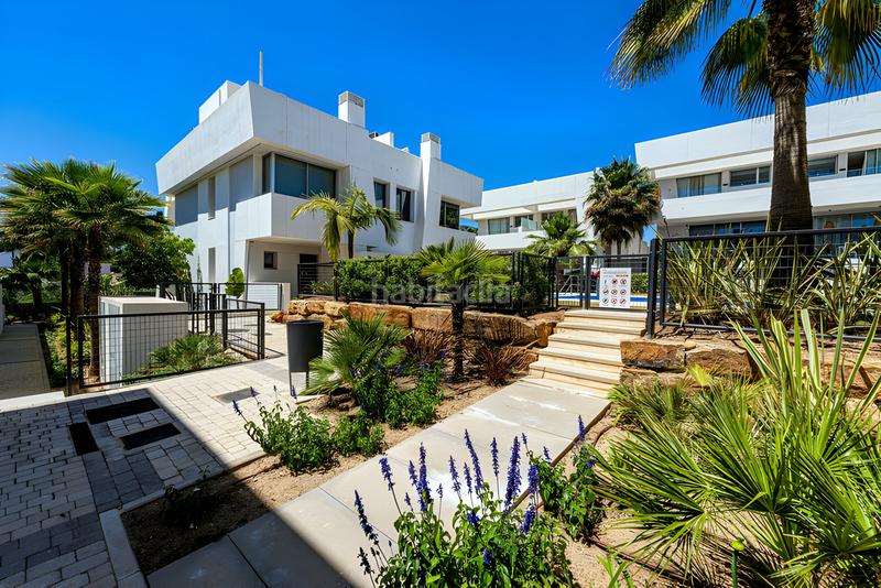 Foto 020210a9-e93d-41fc-905b-1aafe93d7f46. Casa pareada  en venta en Río Real en Marbella