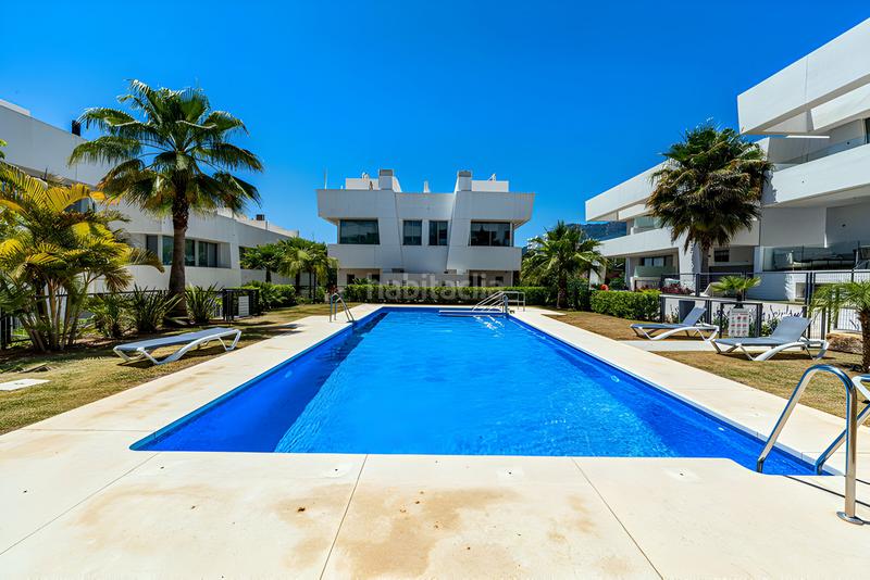 Foto 089e36b6-ecaf-47d1-8c23-3e0e6e59b193. Casa pareada  en venta en Río Real en Marbella