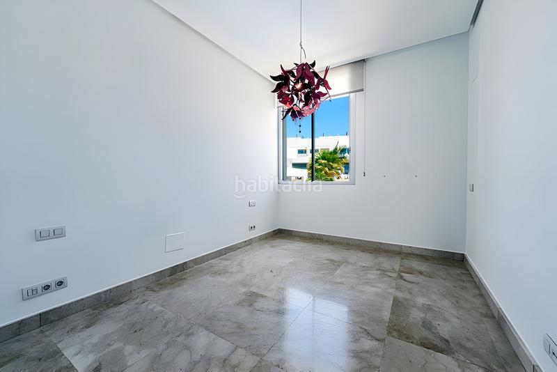 Foto 0d4e78ff-340d-4fa8-ad54-c37fc08ae0a4. Casa pareada  en venta en Río Real en Marbella