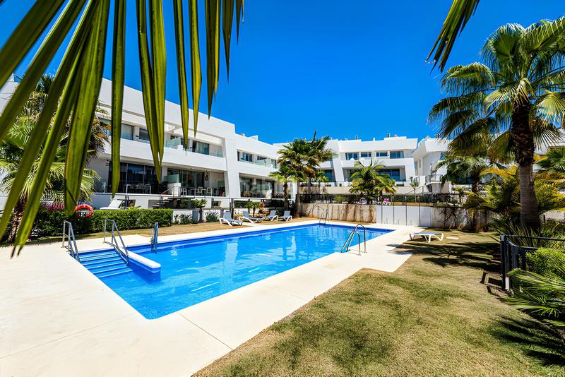 Foto 10924477-2ca0-4ab7-9c73-be58d68b9758. Casa pareada  en venta en Río Real en Marbella