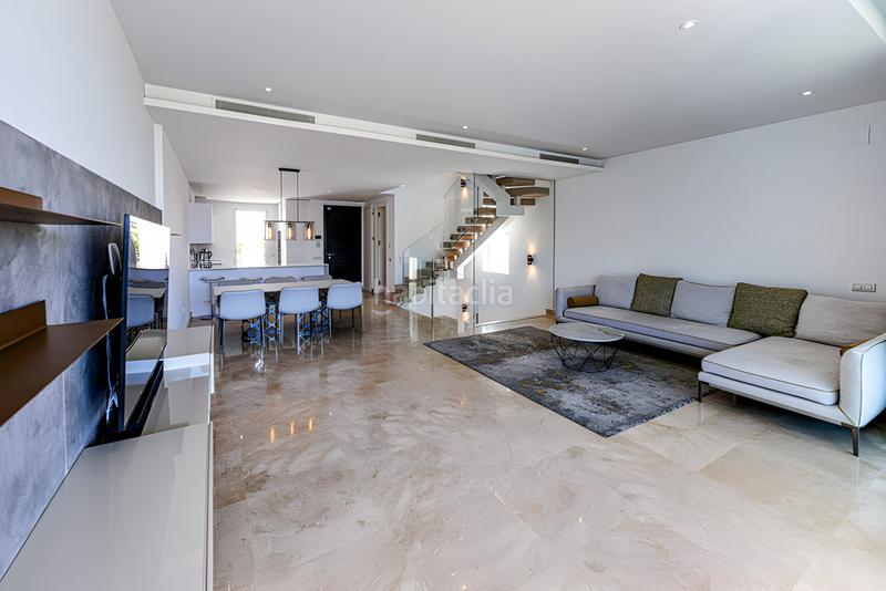 Foto 20c7e3c6-395e-4a59-95a5-89db60d2e415. Casa pareada  en venta en Río Real en Marbella