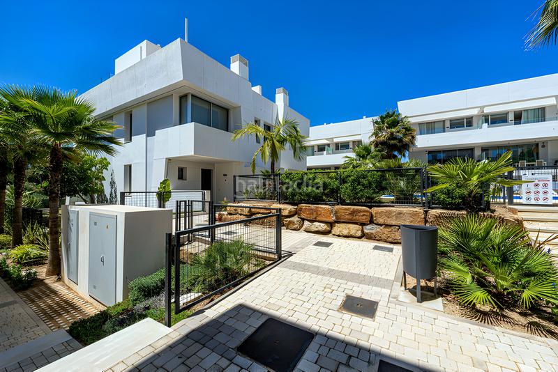 Foto 23d2aa05-8623-498c-9bff-a9fd5c5feb47. Casa pareada  en venta en Río Real en Marbella