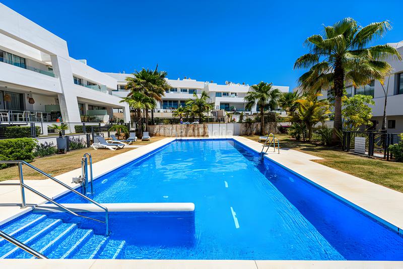 Foto 3ccf48ca-6672-42a0-8123-eee54e5b8b2a. Casa pareada  en venta en Río Real en Marbella