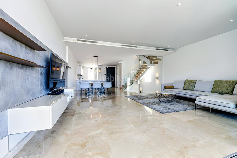 Foto 4ee6b983-0442-419a-a6d5-a821fff0a6be. Casa pareada  en venta en Río Real en Marbella