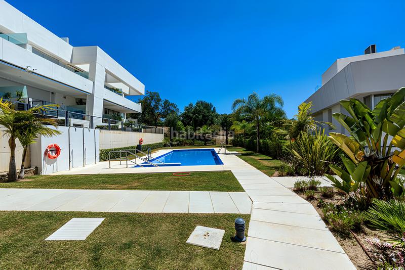 Foto b1fff72d-7e33-49a1-a1bc-08ee0fb726f9. Casa pareada  en venta en Río Real en Marbella