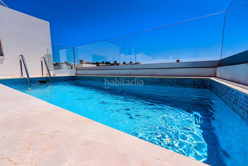 Foto b896b2aa-61e6-4396-a488-8d73306491b9. Casa pareada  en venta en Río Real en Marbella