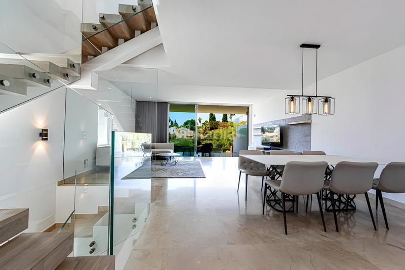 Foto fc016328-ca25-4946-be05-36b9f2bdefeb. Casa pareada  en venta en Río Real en Marbella