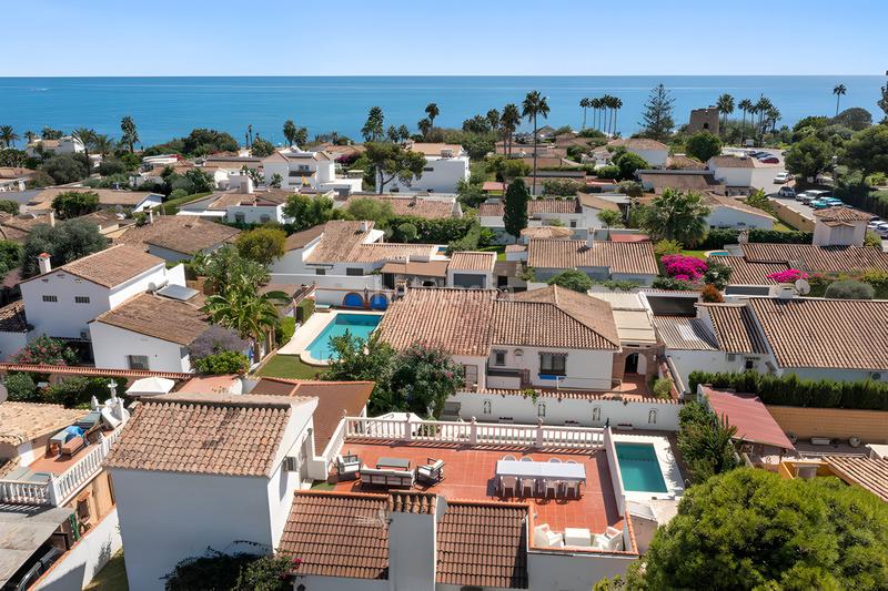 Foto 4d699435-51fc-4f27-a3ca-d5edc080b4e0. Casa villa independiente en venta en new golden mile en Estepona