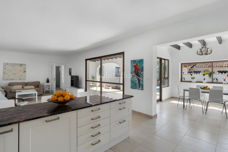 Foto 8d82c788-a93e-4ed0-9cf9-804b4df52c76. Casa villa independiente en venta en new golden mile en Estepona