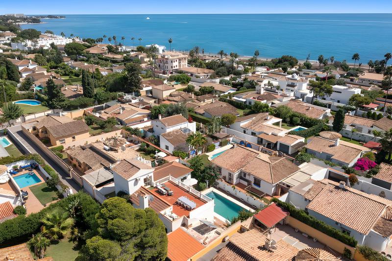 Foto c2763deb-90c8-4193-a875-f9fc59f36a7e. Casa villa independiente en venta en new golden mile en Estepona