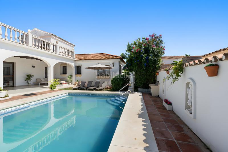 Foto e0d80a5b-b3a2-4229-8550-f49e5fab0b25. Casa villa independiente en venta en new golden mile en Estepona