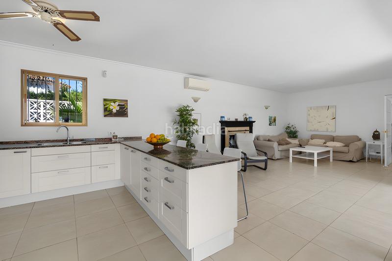 Foto e5cf552e-ae60-4c4f-b34c-a765991efade. Casa villa independiente en venta en new golden mile en Estepona