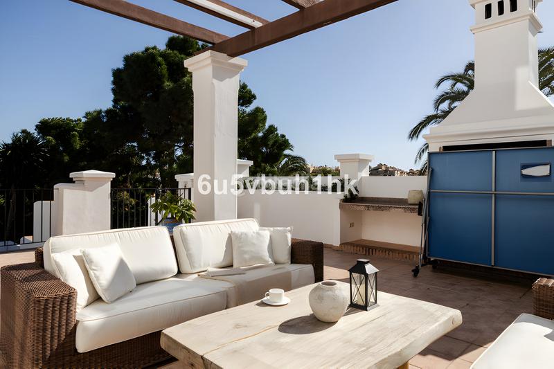 Foto 043d15f4-391d-49ea-b92d-286c87ce9f9f. Casa villa independiente en venta en la nueva milla de oro en Estepona
