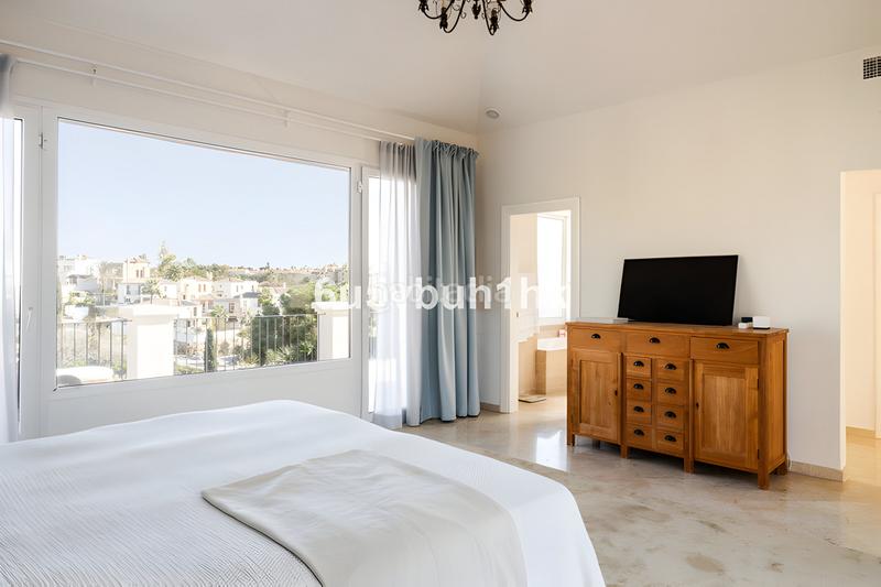 Foto 0c686696-da1e-45aa-b831-afe893607543. Casa villa independiente en venta en la nueva milla de oro en Estepona
