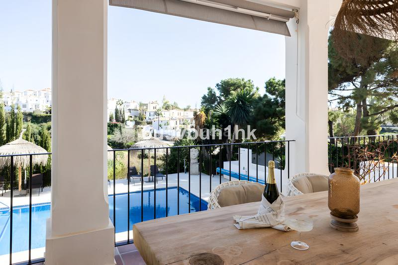 Foto 10c15f6d-206a-4b10-ac12-311d78dc9c0f. Casa villa independiente en venta en la nueva milla de oro en Estepona