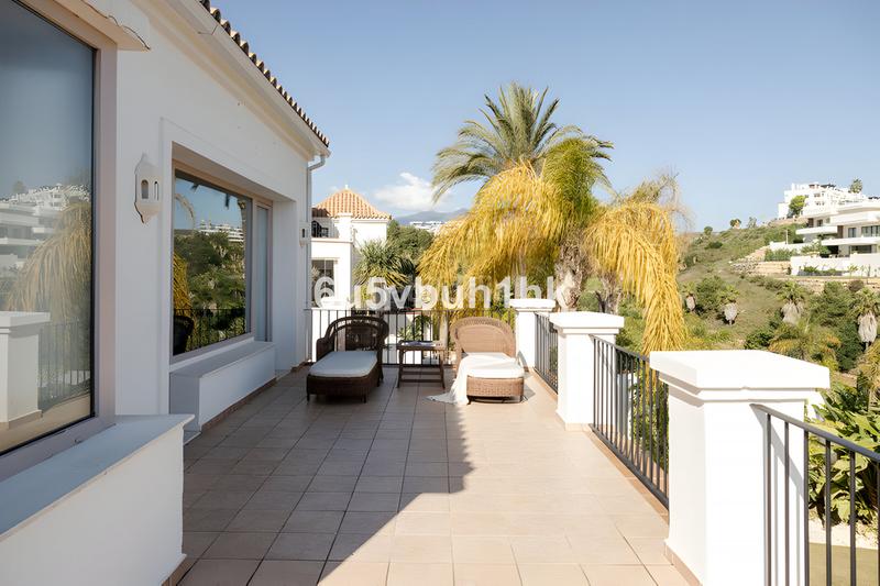 Foto 372b21d9-ddaa-49b2-8241-6a9a05ae2567. Casa villa independiente en venta en la nueva milla de oro en Estepona