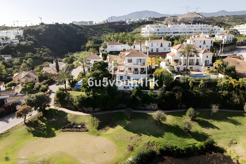 Foto a2f187bc-6c17-49b6-8080-94b446b304fc. Casa villa independiente en venta en la nueva milla de oro en Estepona