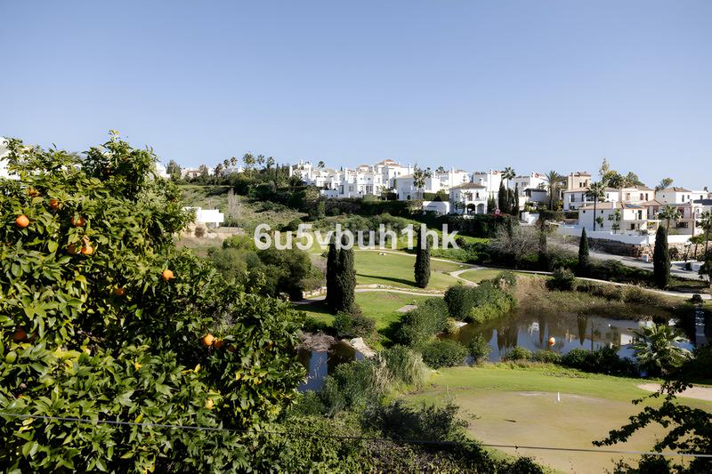 Foto a38f8717-a71e-4b0b-adef-cbc6aae36b1c. Casa villa independiente en venta en la nueva milla de oro en Estepona