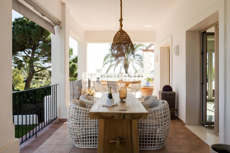 Foto a8248b03-f0b1-48f4-976b-f6f2a6cb513a. Casa villa independiente en venta en la nueva milla de oro en Estepona