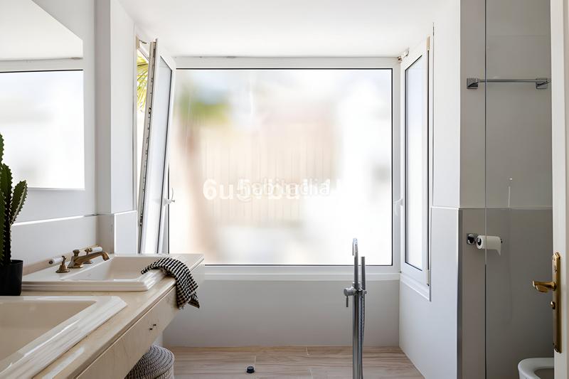 Foto b17d8be6-da9e-44ae-b2a0-1cce6c871187. Casa villa independiente en venta en la nueva milla de oro en Estepona