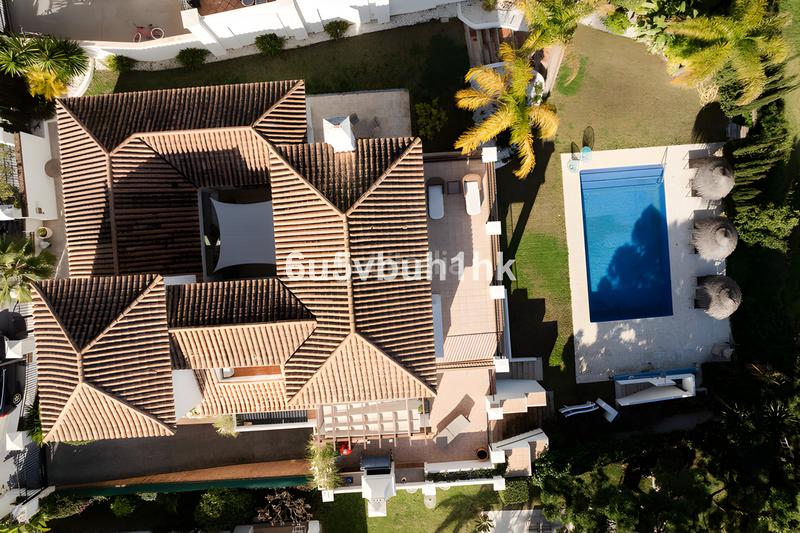 Foto bdeb2eae-9bd2-4333-a1de-a48186d69905. Casa villa independiente en venta en la nueva milla de oro en Estepona